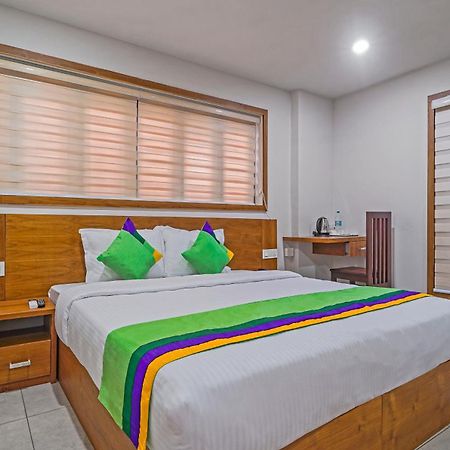 Treebo Regalia Inn Civil Station กัลปัตตา ภายนอก รูปภาพ