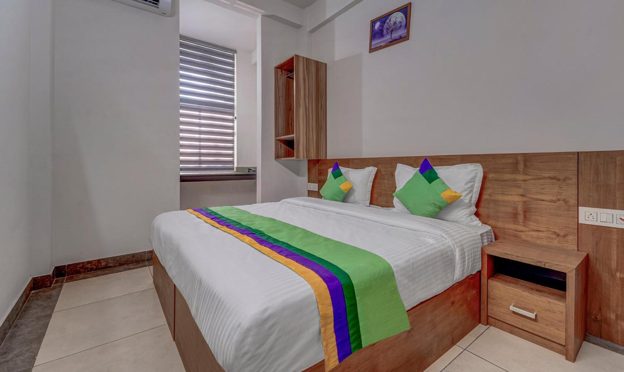 Treebo Regalia Inn Civil Station กัลปัตตา ภายนอก รูปภาพ